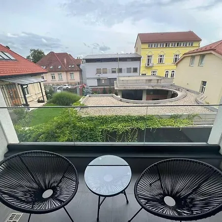 Rezidencia Kmetova So Sukromnym Parkovanim Zdarma, 5 Min Peso Do Centra Apartment