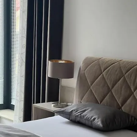 Apartment Rezidencia Kmetova So Sukromnym Parkovanim Zdarma, 5 Min Peso Do Centra