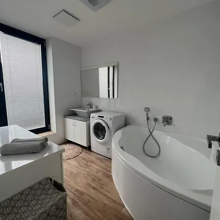 Apartment Rezidencia Kmetova So Sukromnym Parkovanim Zdarma, 5 Min Peso Do Centra Kosice