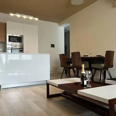 Apartment Rezidencia Kmetova So Sukromnym Parkovanim Zdarma, 5 Min Peso Do Centra *